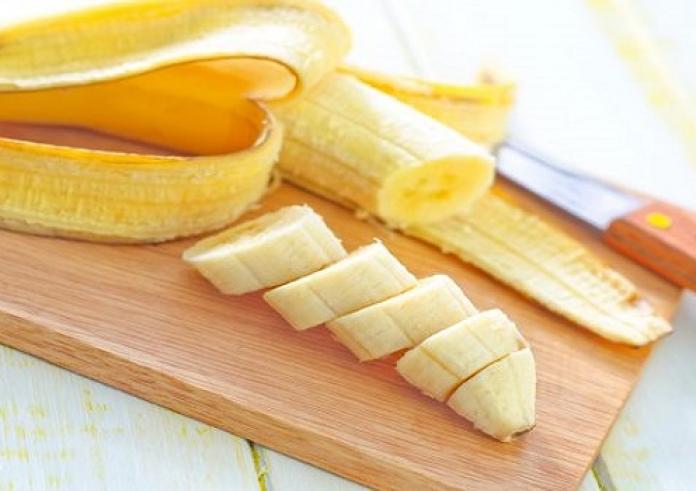 Τι υγιεινό μπορείτε να φτιάξετε με τις φλούδες από τις μπανάνες