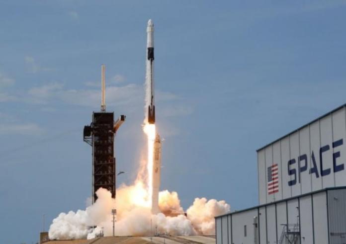 SpaceX: Δοκιμάζει τον ισχυρότερο πύραυλο όλων των εποχών