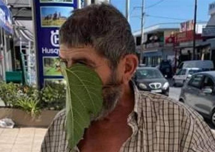 Ο Αγρότης που έγινε viral - Δεν είχε μάσκα και έβαλε πλατανόφυλλο