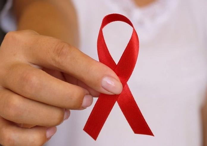 8 μύθοι που πρέπει να σταματήσεις να πιστεύεις για το AIDS και τον HIV