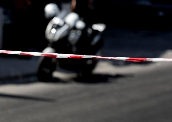 Απίστευτο τροχαίο ατύχημα: Αυτοκίνητο «τούμπαρε» στην Πέτρου Ράλλη και έριξε κολόνα