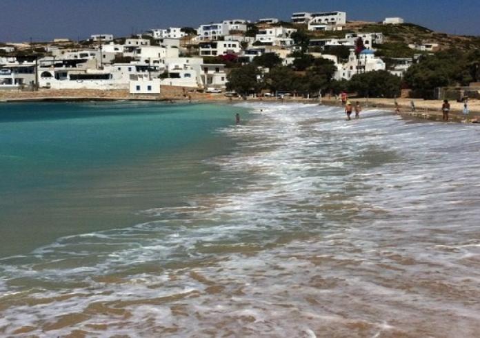 To πανέμορφο ελληνικό νησί που περπατιέται μέσα σε μερικές ώρες