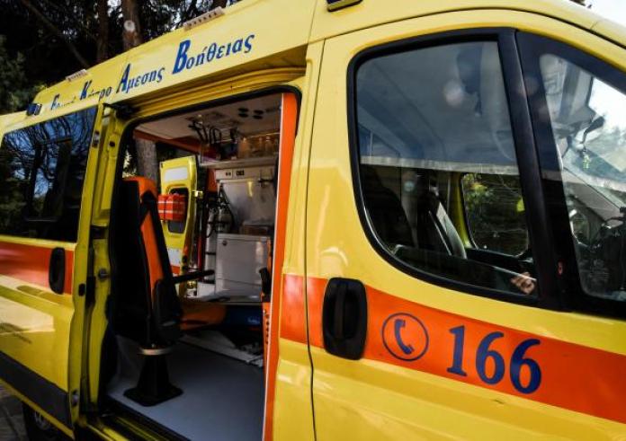 Λεωφορείο καρφώθηκε σε κολόνα στα Λιόσια – Πέντε τραυματίες