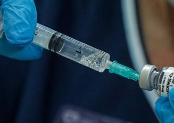 Covid: Τι δείχνει η μεγαλύτερη ως τώρα μελέτη για τις παρενέργειες των εμβολίων