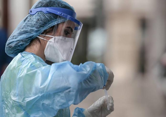 ΕΟΔΥ: 106 θάνατοι από κορονοϊό και 2 θάνατοι από γρίπη μέσα σε μία εβδομάδα