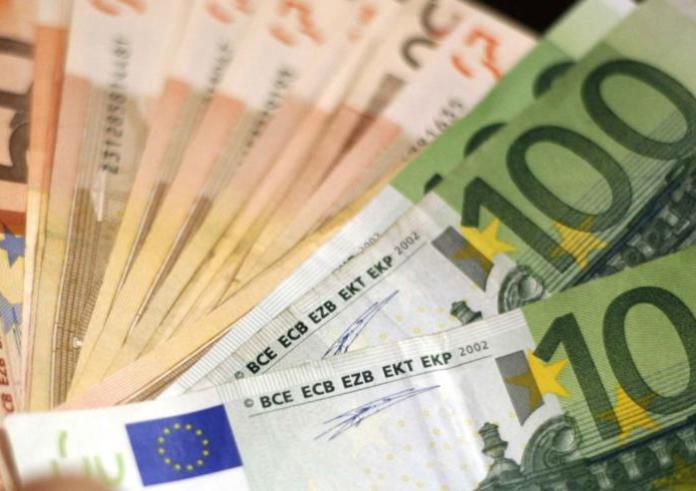 Αύξηση κατώτατου μισθού: Στα 780 ευρώ από 1η Απριλίου