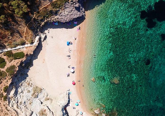 Τέσσερις ωραίες παραλίες σε κοντινή απόσταση από το κέντρο της Αθήνας