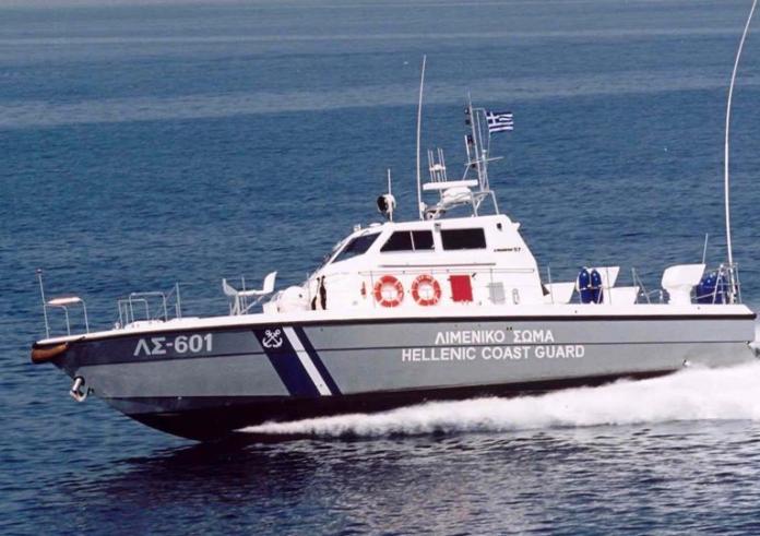 Καταδίωξη σκάφους με μετανάστες ανοιχτά της Σάμου - Συνελήφθη 29χρονος διακινητής