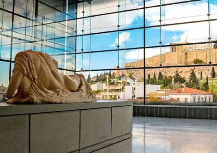 Ατύχημα ακράτειας το περιστατικό με τον επισκέπτη που αφόδευσε στο Μουσείο Ακρόπολης - Τι απαντά ο διευθυντής του