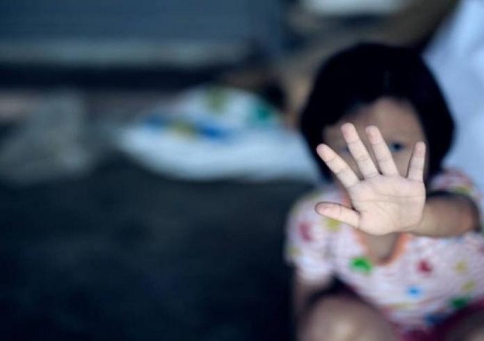 Φρίκη στην Ζάκυνθο: Μητέρα κακοποιούσε τα ανήλικα παιδιά της για 3 χρόνια – Ζήτησαν βοήθεια από την γειτόνισσα
