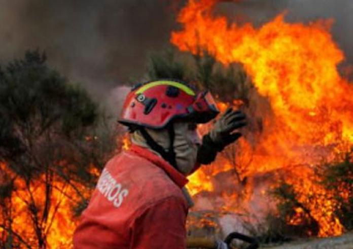 Πυρκαγιές και ακραίες θερμοκρασίες προκαλούν ασφυξία στη δυτική Ευρώπη