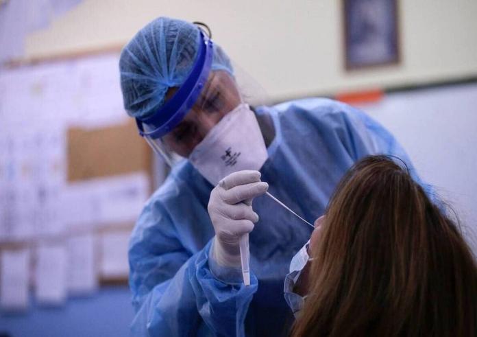Κορονοϊός: 57 νεκροί και 61 διασωληνωμένοι την τελευταία εβδομάδα - Αυξήθηκαν τα κρούσματα γρίπης