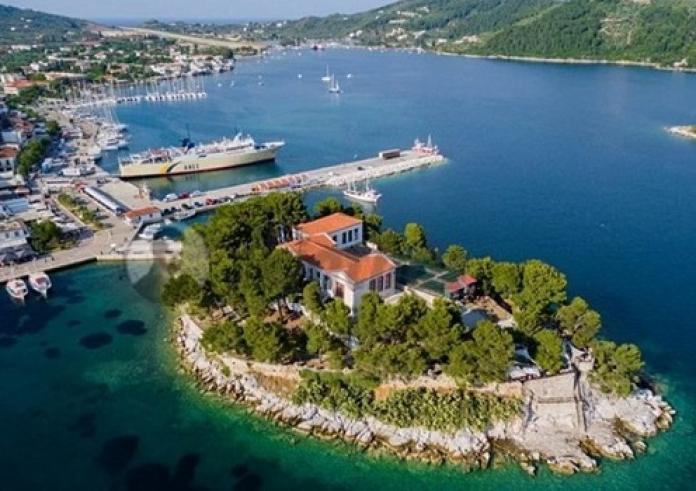 Πάνω και απ’ τις Σεϋχέλες. Το πιο αναπτυσσόμενο ελληνικό νησί με τις καλύτερες παραλίες στον κόσμο το 2019