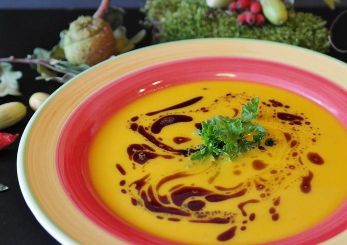 Πικάντικη σούπα βελουτέ με καρότο και φακές
