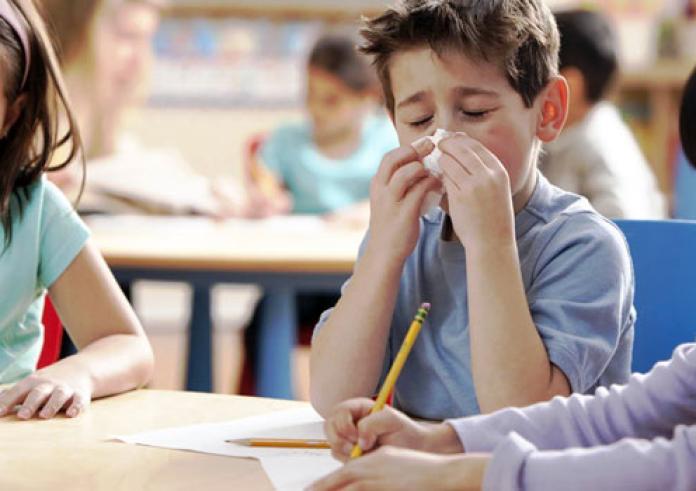 Σχολεία: Ανησυχία για την έξαρση γρίπης, ιώσεων και κορονοϊού σε συνδυασμό με τις ελλείψεις φαρμάκων