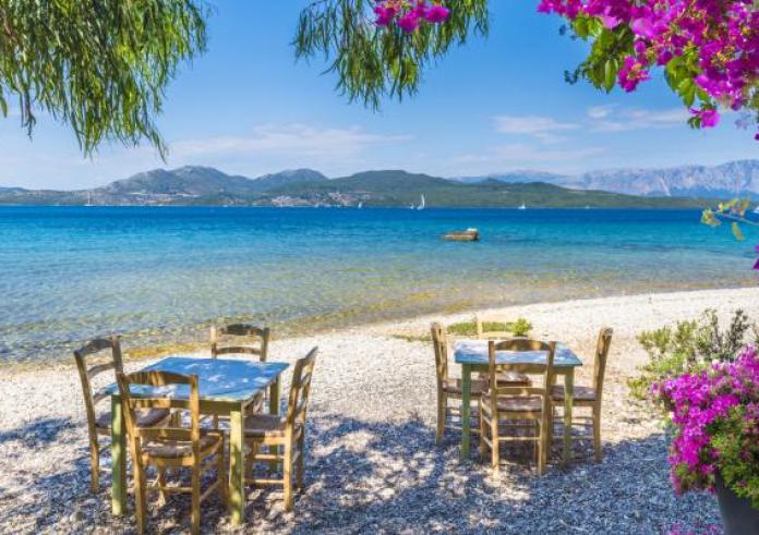 Ύμνος για το ελληνικό καλοκαίρι από τους Times - Τα λέμε κάτω στην ταβέρνα