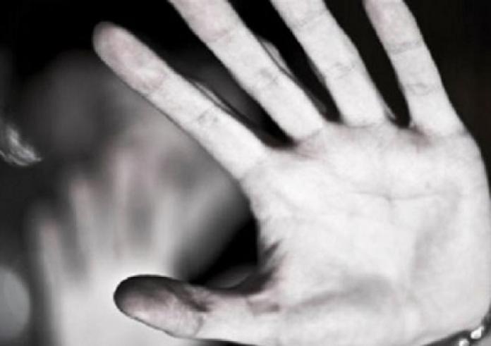 Αίγινα: Ο πατριός βίαζε την 25χρονη θετή κόρη του επί 11 χρόνια