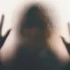 Καταγγελία αθλήτριας: Oδήγησε τον πρώην σύντροφό της στο δικαστήριο για ασέλγεια στην κόρη της