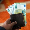 Επίδομα 150 ευρώ: Τι πρέπει να γνωρίζετε για τους χωρισμένους γονείς