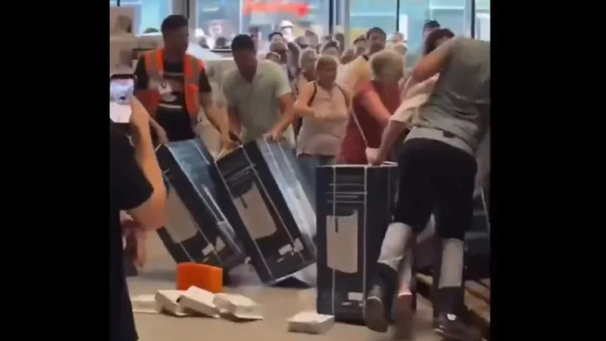 Γαλλία: Πανικός σε κατάστημα κλιματιστικών λόγω ακραίου καύσωνα