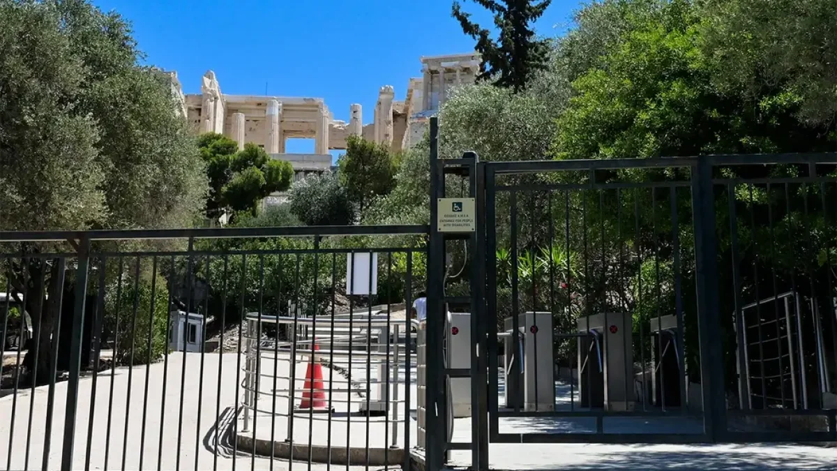 Άνδρας με μαχαίρι τραυμάτισε δύο Αμερικανούς τουρίστες στην Ακρόπολη