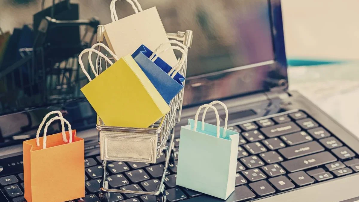 Τι αλλάζει στις online αγορές: Ευκολότερες επιστροφές και ακυρώσεις, τέλος στις παραπλανητικές διαφημίσεις