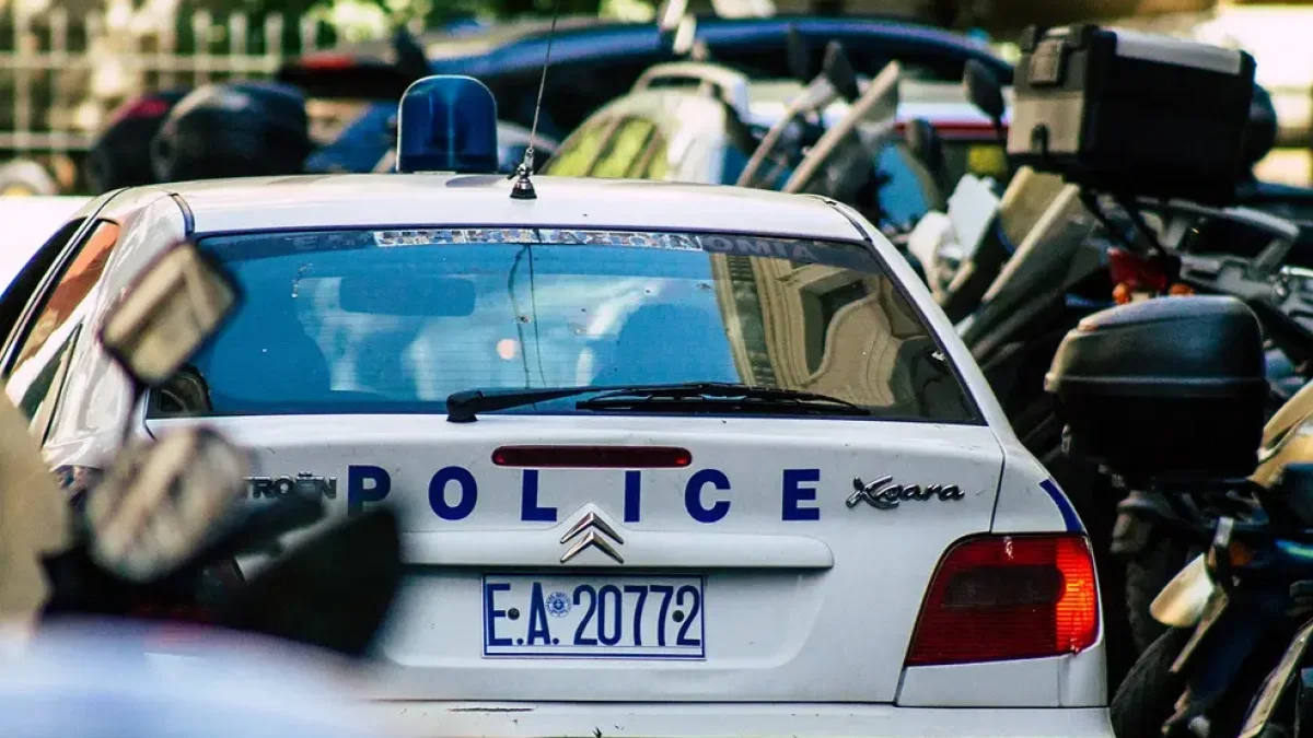 Νεκρό ζευγάρι εντοπίστηκε σε αυτοκίνητο στον Πειραιά: Τραγική ανακάλυψη
