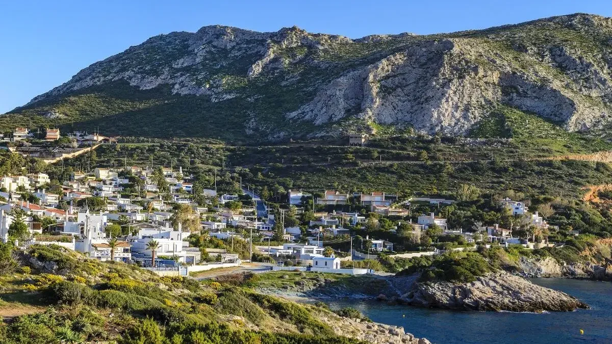 Αντιδράσεις για το νέο χωροταξικό πλαίσιο που επιτρέπει δόμηση 25 μέτρα από τον αιγιαλό
