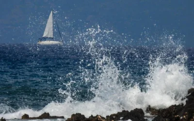 Σαντορίνη: Στον αέρα τροχόσπιτο από τους θυελλώδεις ανέμους