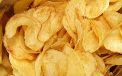 Πώς θα φτιάξετε στο σπίτι τσιπς ρυζιού – Εύκολη συνταγή με μόνο 2 υλικά