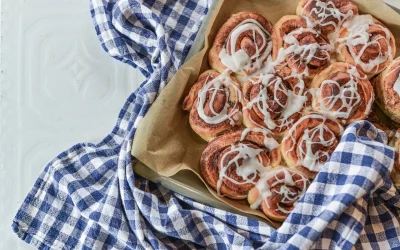 Λαχταριστά cinnamon rolls με τορτίγια και μήλο