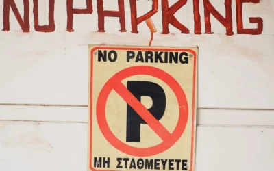 Παγκράτι: Αναζητείται γυναίκα που κατεγράφη να σκάει λάστιχα αυτοκινήτων