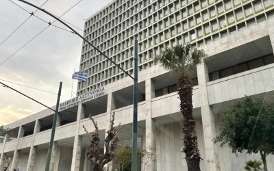 Αστυνομικός αυτοπυροβολήθηκε με το όπλο του στη ΓΑΔΑ ενώ το περιεργαζόταν