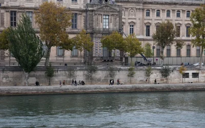 Παρίσι: Κατεστραμμένο το στέμμα της αυτοκράτειρας Ευγενίας μετά τη ληστεία στο Λούβρο
