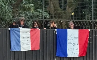 Νικολά Σαρκοζί: «Καλώς ήρθες στη φυλακή!» – Έτσι υποδέχτηκαν τον πρώην πρόεδρο οι κρατούμενοι