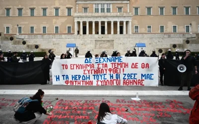 Τροπολογία για το Μνημείο του Αγνώστου Στρατιώτη: Ξαναέγραψαν τα ονόματα των θυμάτων των Τεμπών