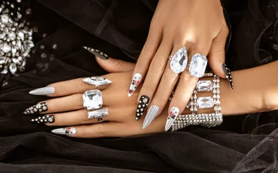 Press-On Nails: Το πιο γρήγορο, οικονομικό και stylish manicure της εποχής