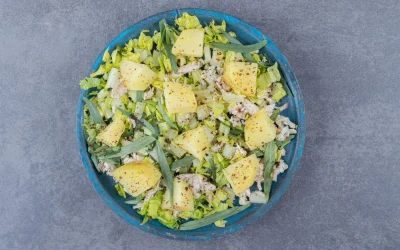 Roasted Broccoli και Potato Caesar Salad: Η συνταγή που θα σας εκπλήξει!