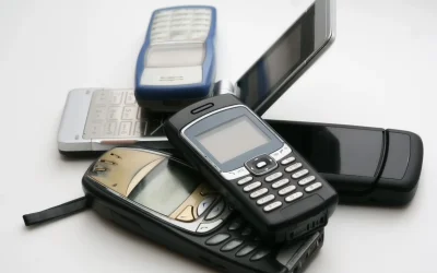 Αντίο smartphone: Η μεγάλη επιστροφή των «dumb phones» - Γιατί χιλιάδες χρήστες πετούν τα iPhone και γυρίζουν στο Nokia 3310