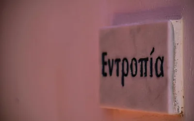 Εντροπία: Η λέξη-κλειδί που εξηγεί γιατί το χάος κερδίζει πάντα την τάξη