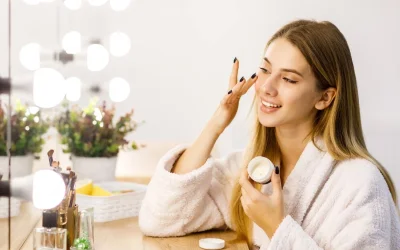Skincare: Γιατί η χρήση λιγότερων προϊόντων μπορεί να είναι η λύση για το ερεθισμένο δέρμα την άνοιξη