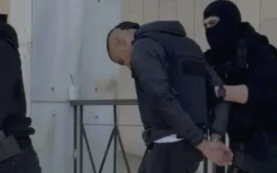 Σοκ από το 'τρόπαιο' της φρίκης: Στο Ναυτοδικείο ο 20χρονος δράστης για τη δολοφονία στον Άγιο Δημήτριο