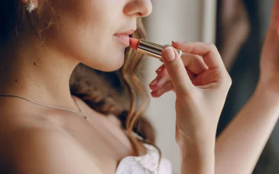 Τα 5 απαραίτητα προϊόντα στην τσάντα σας για ένα φρεσκάρισμα της τελευταίας στιγμής