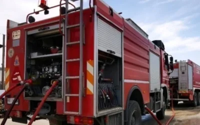 Συναγερμός στην Ακράτα: Μεγάλη πυρκαγιά στην Άμπελο και εκκένωση μέσω 112
