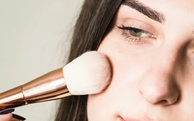 Το μυστικό για να μην σπάει το concealer κάτω από τα μάτια: Beauty tips για ώριμη επιδερμίδα