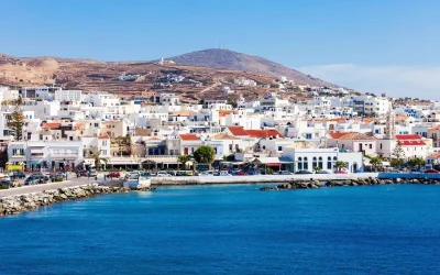Μηχανική βλάβη στο Tera Jet 2 στην Τήνο: Ασφαλής επιστροφή στο λιμάνι για 319 επιβάτες