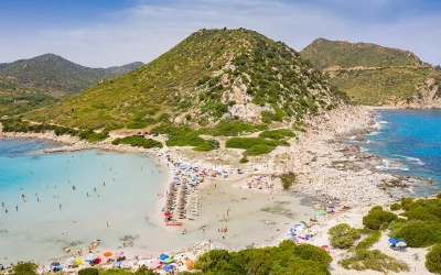 Παραλία απαγορεύει τις ομπρέλες για όσους είναι από 10 έως 65 ετών