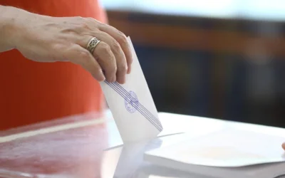 Δημοσκόπηση Metron Analysis: Δεύτερος ο Τσίπρας, πρώτη σε δημοτικότητα η Καρυστιανού – Τι συμβαίνει με τον Μητσοτάκη