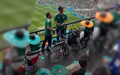 Μουντιάλ 2026: Φίλαθλος σε αναπηρικό αμαξίδιο σηκώνεται για φωτογραφία. Θαύμα, περπατάει!