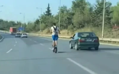 Νεαρός με πατίνι στην Εθνική Οδό Πατρών – Πύργου προκαλεί αναστάτωση